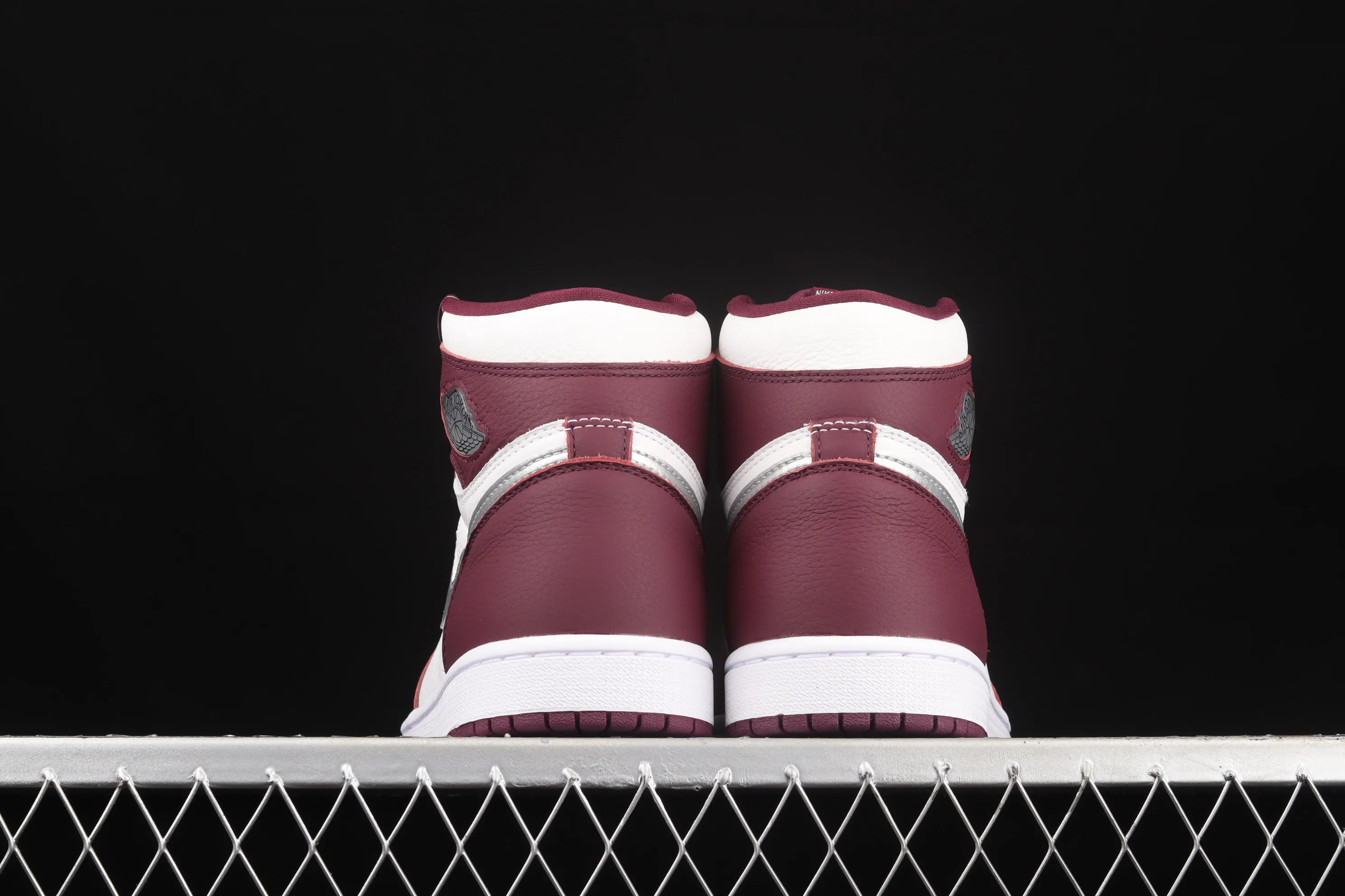 All categories Air Jordan Jordan series basketball shoes Air Jordan 1 High pure original version Air Jordan 1 Retro High OG "Bordeaux" AJ1 Joe 1 Bordeaux burgundy high-top basketball shoes 555088-611